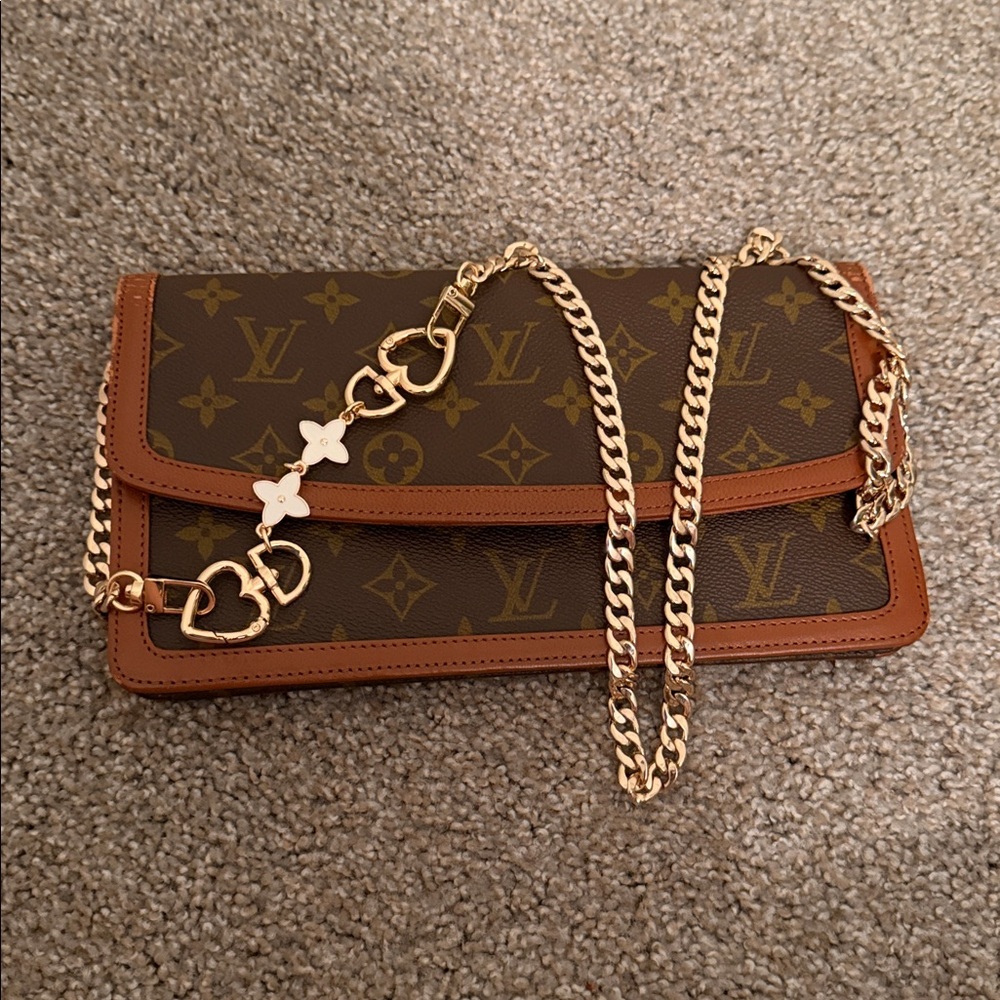 Vintage Louis Vuitton Monogram Clutch - Picture 2 of 16